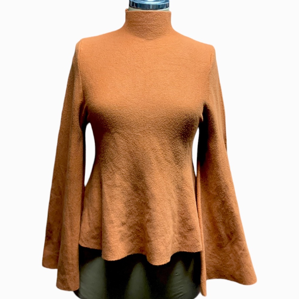 Flare sleeves knit top